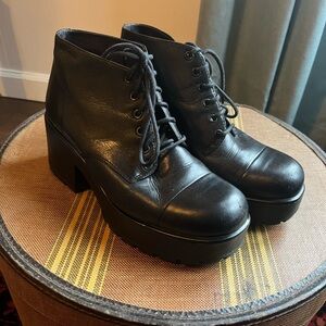 Vagabond Black Lace Up Platform Boots sz 39